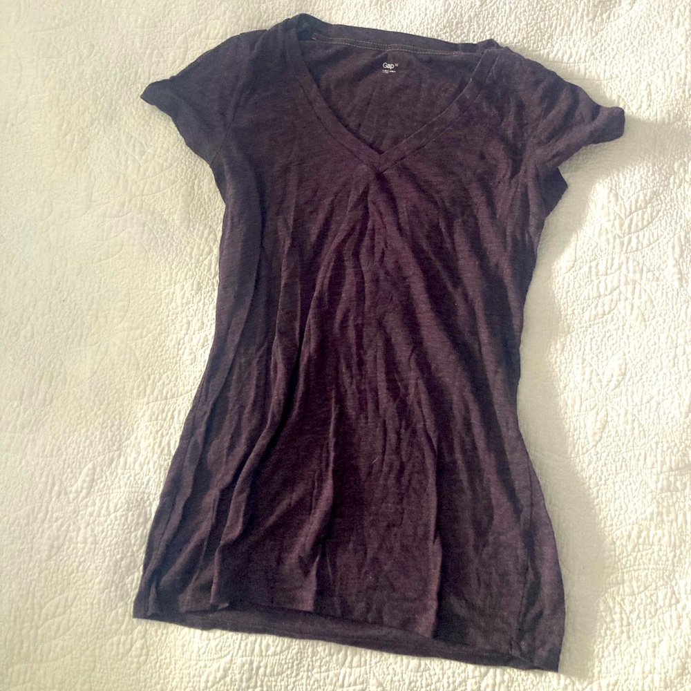 Gap t-shirt in deep plumM